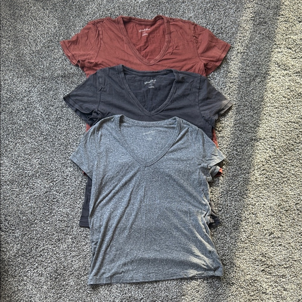 Universal Thread Women's V-Neck T-Shirt Trio - Rust, Charcoal, Heather Gray